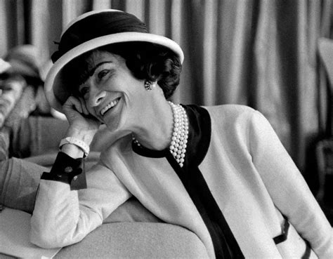 coco chanel prima giacca|Giacca Chanel storia del capo icona .